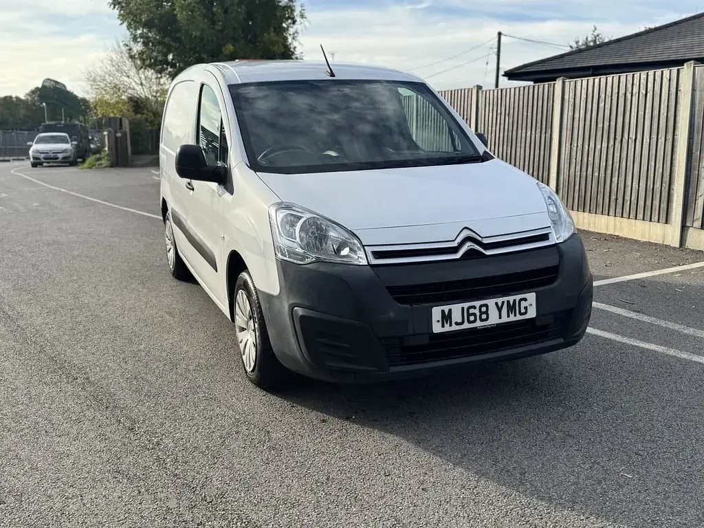 Begagnad Citroën Berlingo 100 HK (73 kW) 2018 Vit Minibuss