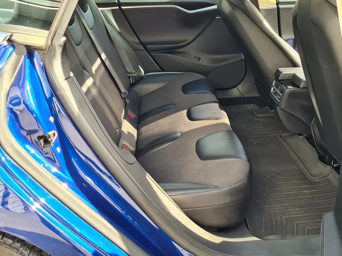 Used Tesla Model S 235 kW (320 HP) 2016 Blue Hatchback