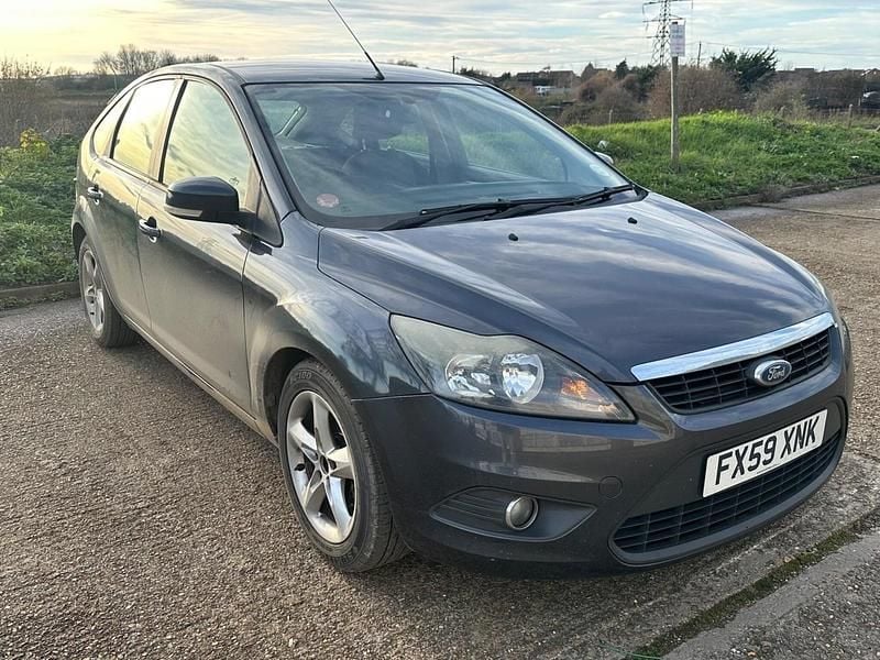 Grey Used 2009 Ford Focus Zetec Hatchback | £1,495 (Good price) - Image 1/4