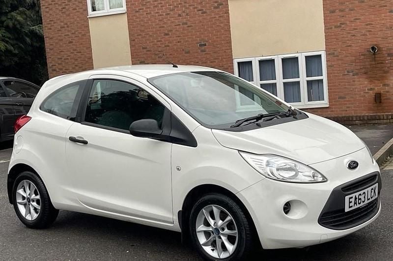 Used Ford Ka Studio 69 HP (50 kW) 2013 White Hatchback