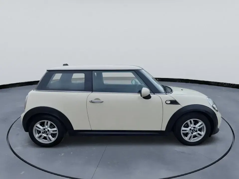 Begagnad Mini ONE Hatch 98 HK (72 kW) 2011 Vit Halvkombi