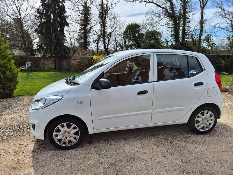 Used Hyundai i10 Classic 2013 White Hatchback