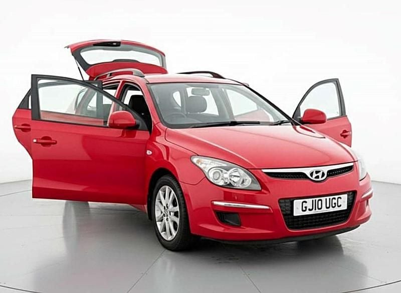 Used Hyundai i30 Comfort 115 HP (84 kW) 2010 Red Estate