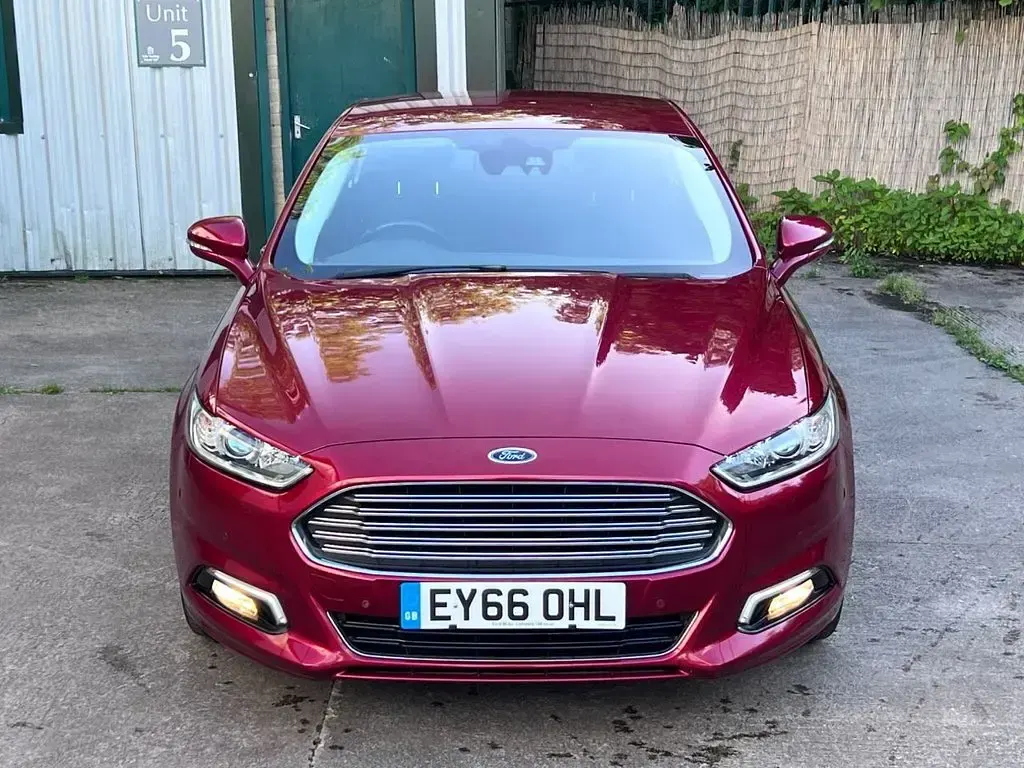 Used Ford Mondeo Titanium 160 HP (117 kW) 2016 Red Hatchback