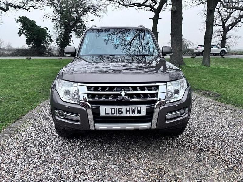 Used Mitsubishi Shogun 2016 Brown SUV