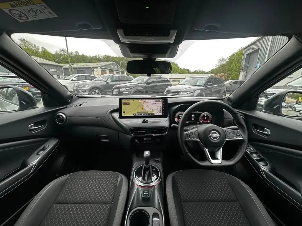 Usado Nissan Juke N-Connecta 114 HP (83 kW) 2025 Prateado SUV
