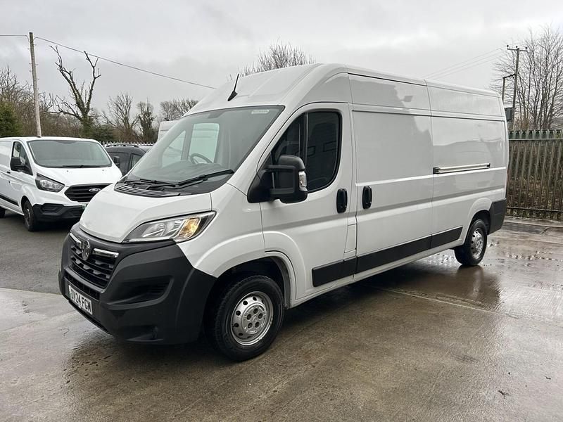 Used Vauxhall Movano 140 HP (102 kW) 2024 White
