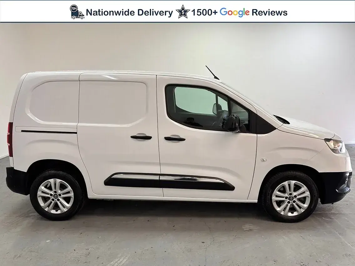 Used Toyota Proace Design 130 HP (95 kW) 2024 White MPV