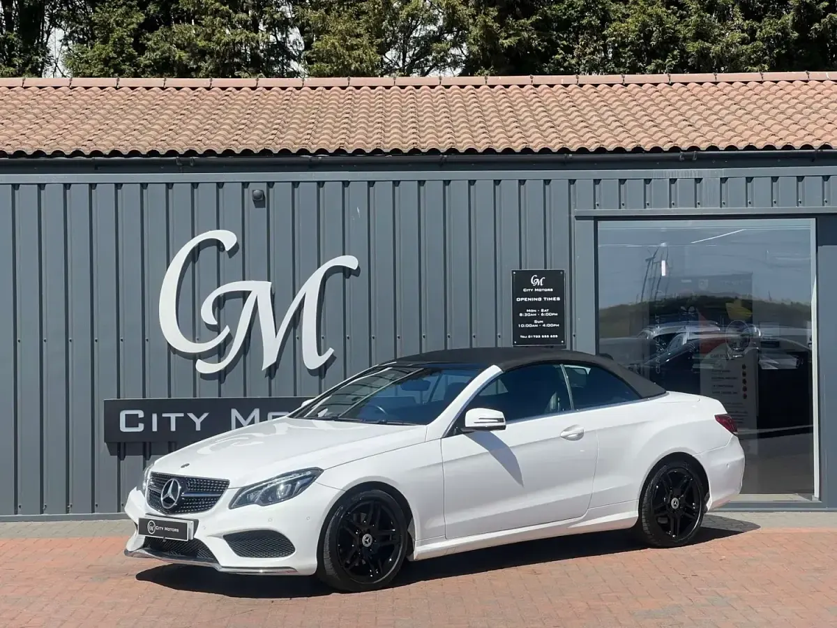 Begagnad Mercedes E220 AMG line 2016 Vit Cab