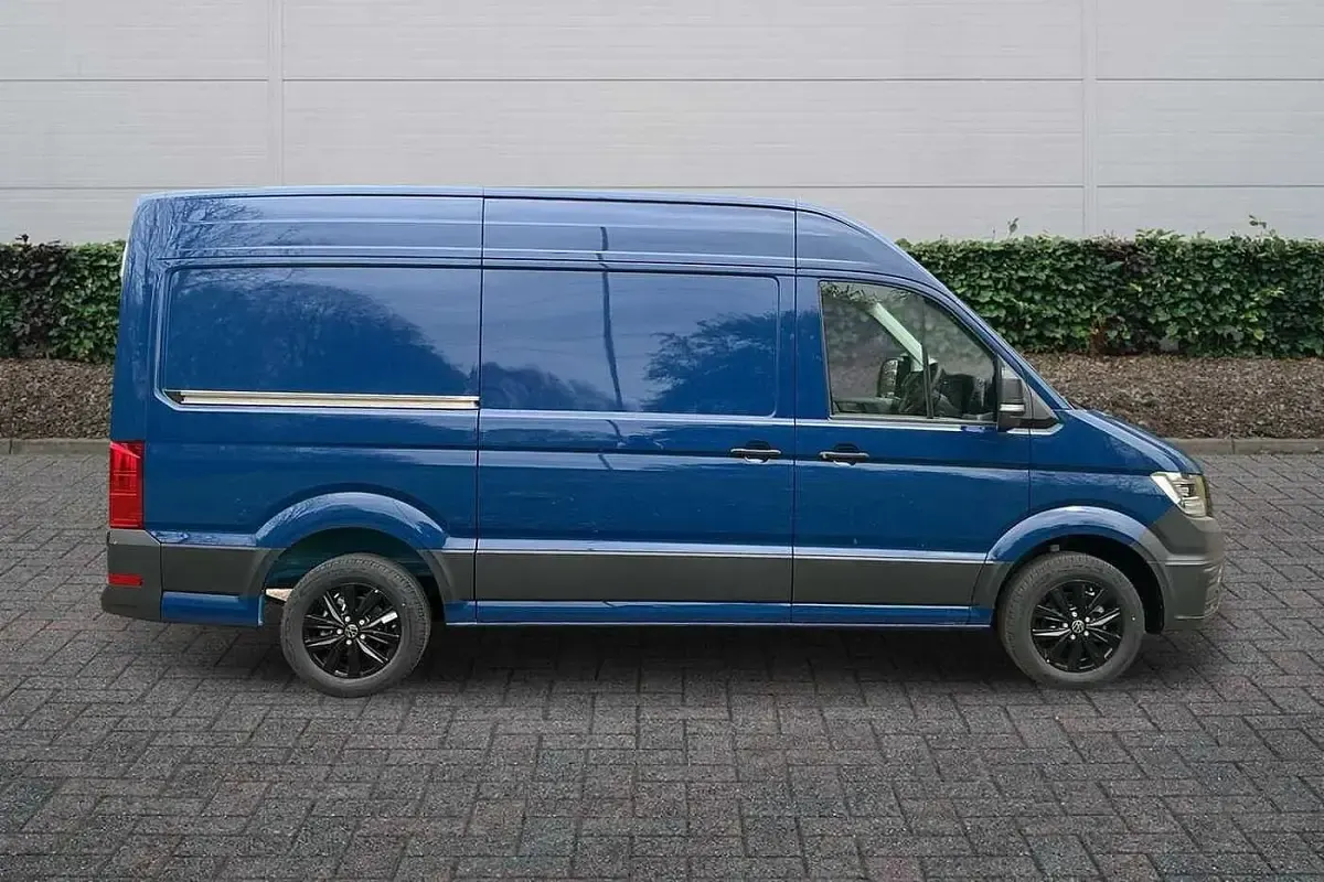Used VW Crafter 140 HP (102 kW) 2026 Deep ocean blue Van