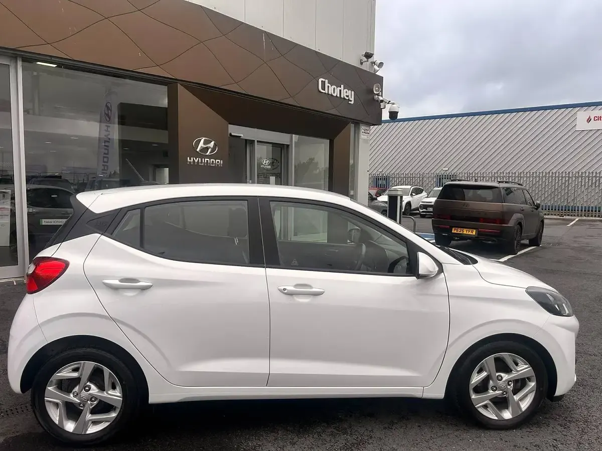 Used Hyundai i10 SE 67 HP (49 kW) 2020 White Hatchback