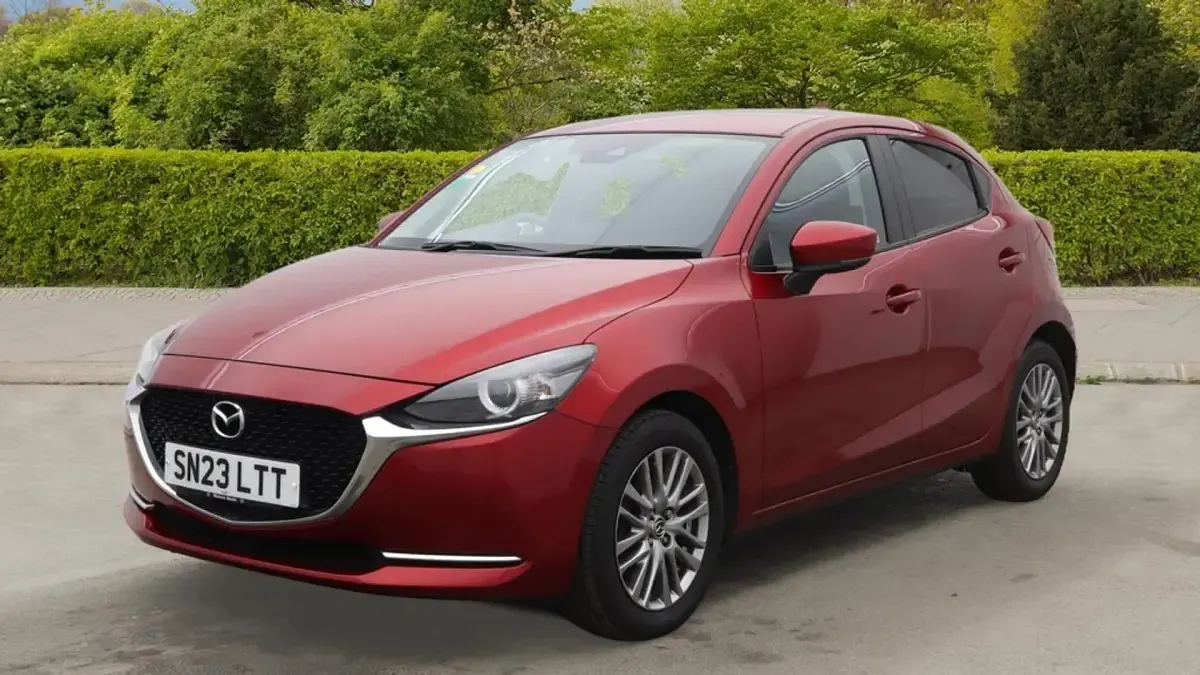 Begagnad Mazda 2 Inclusive 90 HK (66 kW) 2023 Röd Halvkombi