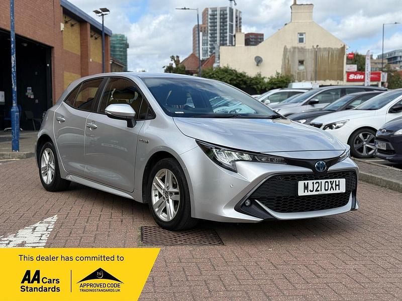 Silver Used 2021 Toyota Corolla Hatchback | £12,980 (Fair price) - Image 1/4