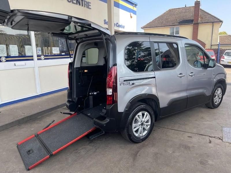 Grey Used 2025 Peugeot Rifter Allure MPV | £25,995 - Image 1/4
