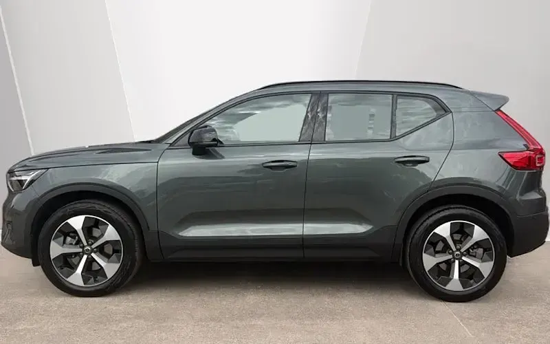 Used Volvo XC40 Plus 197 HP (144 kW) 2025 Green SUV