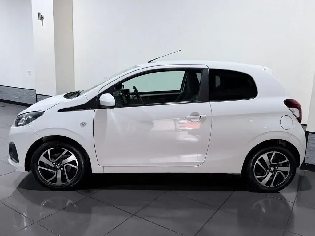 Usado Peugeot 108 Allure 82 CV (60 kW) 2016 Blanco Utilitario
