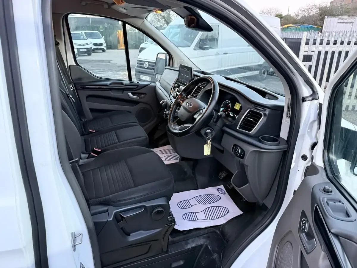 Used Ford Transit Custom Limited 130 HP (95 kW) 2021 White Van