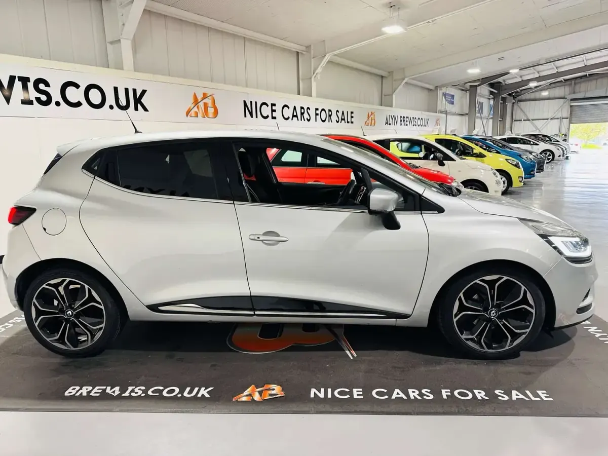 Used Renault Clio IV Dynamique 2017 Silver Hatchback