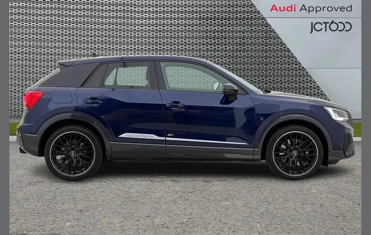 Usado Audi SQ2 Black Edition 300 HP (220 kW) 2023 Azul SUV