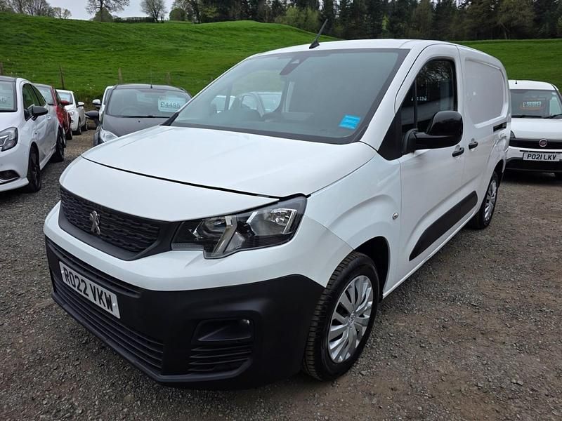 Used Peugeot Partner Premium 131 HP (96 kW) 2022 White MPV