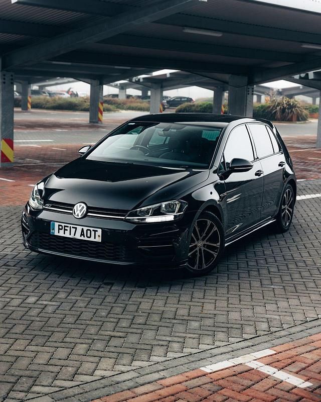 Used VW Golf VII R-line 150 HP (110 kW) 2017 Black Hatchback