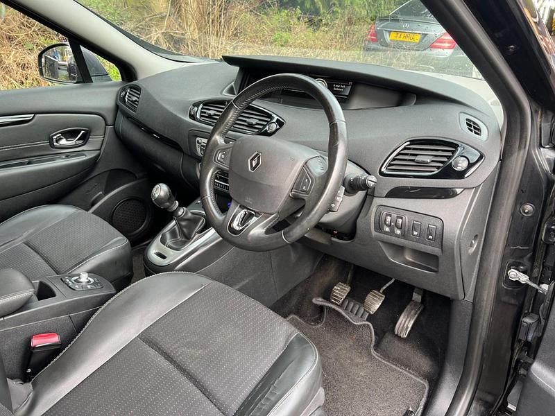 Used Renault Scénic III Dynamique 110 HP (80 kW) 2015 Black MPV