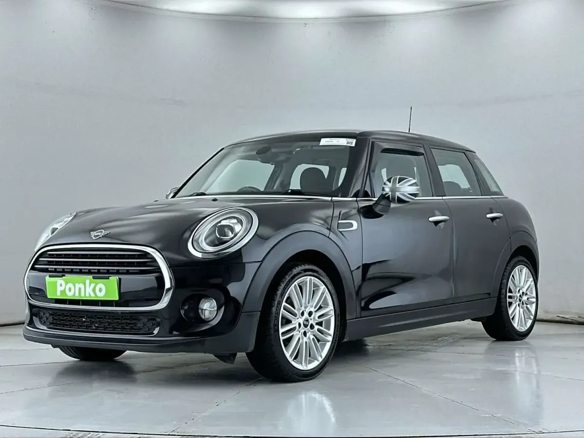 Używany Mini Cooper Hatch 2018 Czarny Hatchback