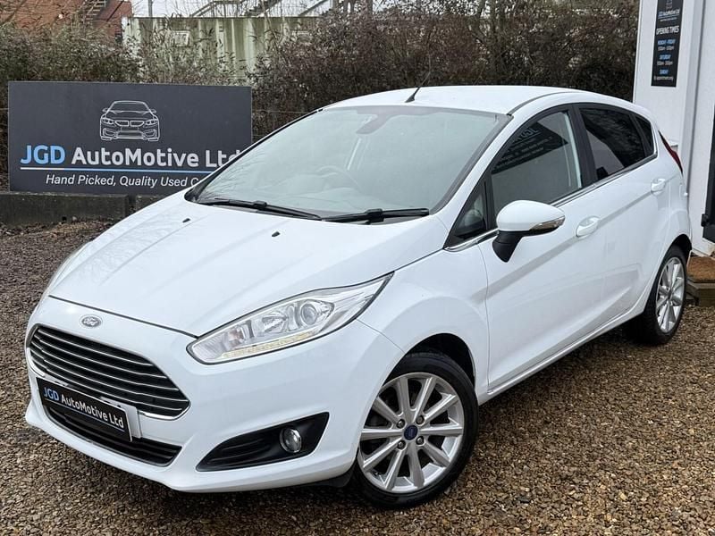 Used Ford Fiesta ST-Line 125 HP (91 kW) 2016 White Hatchback