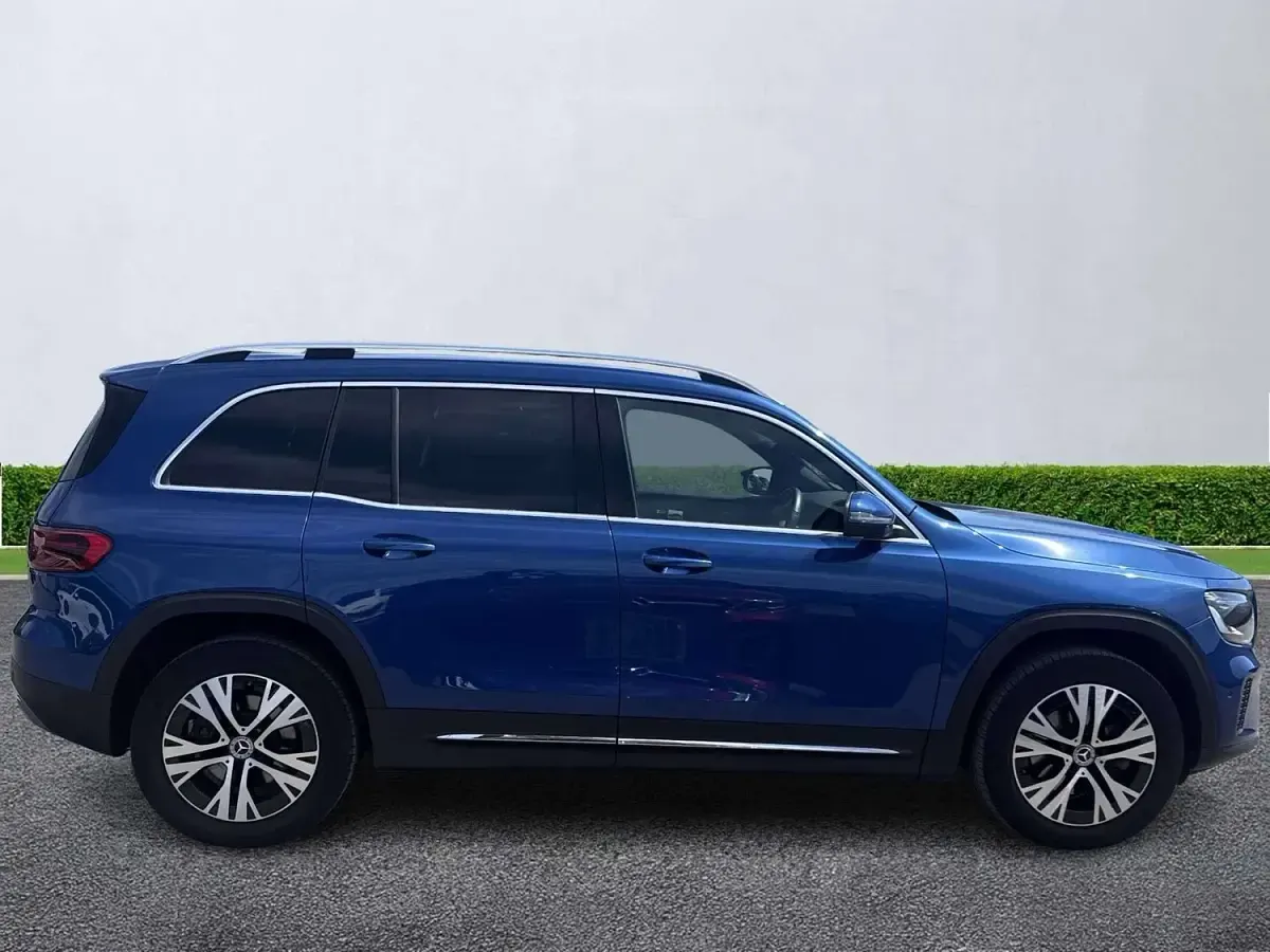 Used Mercedes GLB200 Executive 163 HP (119 kW) 2025 Blue SUV