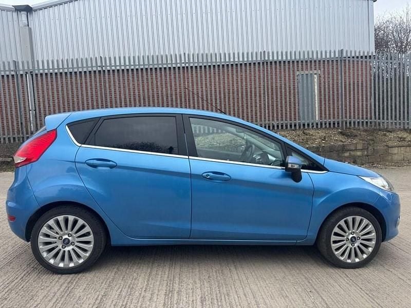 Used Ford Fiesta Titanium 94 HP (69 kW) 2009 Blue Hatchback