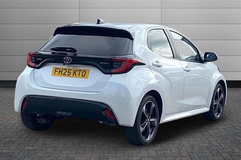 Used Toyota Yaris Hybrid 130 HP (95 kW) 2025 White Hatchback