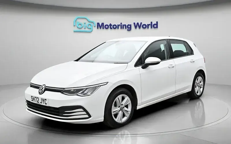 Używany VW Golf VIII S 131 KM (96 kW) 2023 Biały Hatchback