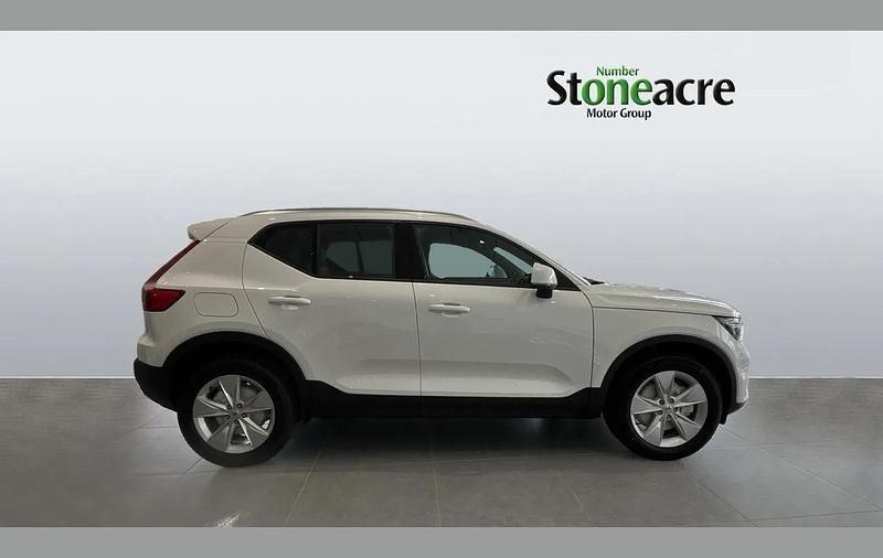 Used Volvo XC40 Core 161 HP (118 kW) 2025 White SUV