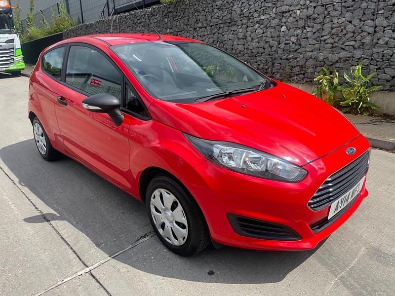 Red Used 2014 Ford Fiesta Studio Hatchback | £2,795 (Fair price) - Image 1/4