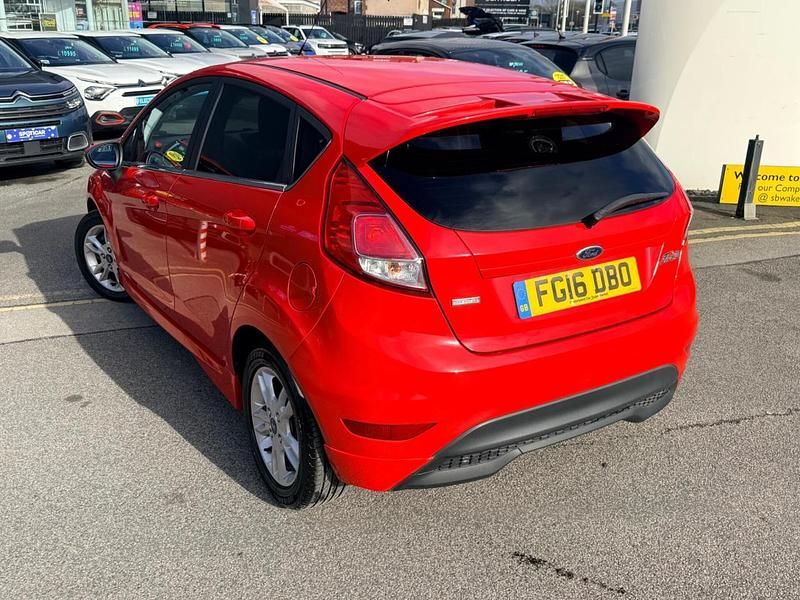 Used Ford Fiesta Zetec 99 HP (72 kW) 2016 Red Hatchback