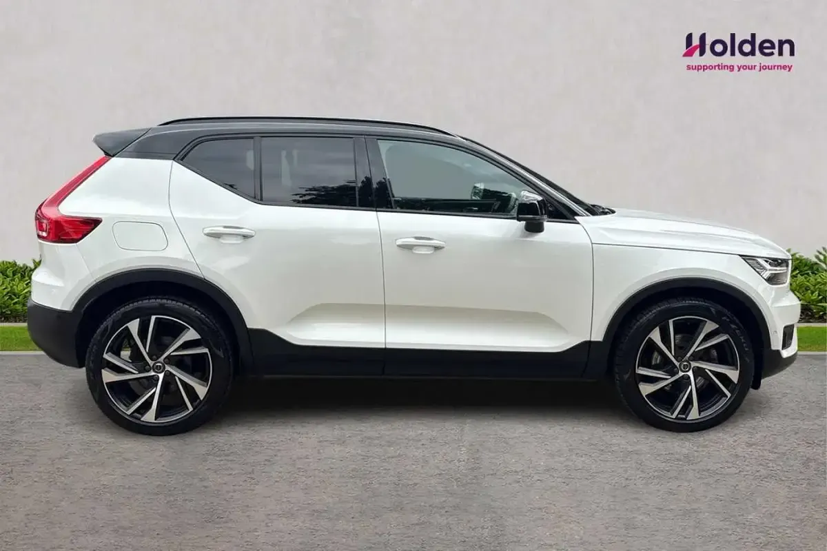 Used Volvo XC40 R-Design 188 HP (138 kW) 2019 White SUV