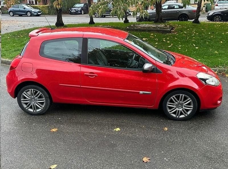 Używany Renault Clio II Dynamique 2011 Czerwony Hatchback