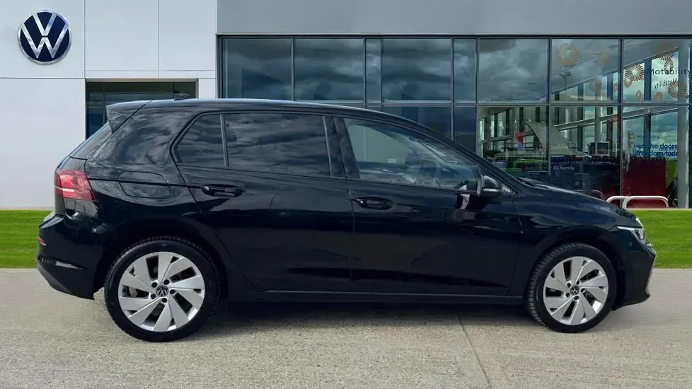 Used VW Golf VIII Match 204 HP (150 kW) 2025 Grenadilla black