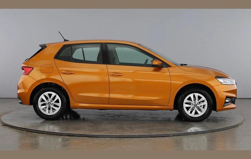 Used Skoda Fabia SE 80 HP (58 kW) 2025 Phoenix orange metallic Hatchback