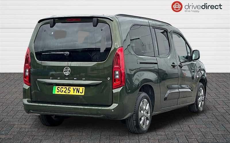 Used Vauxhall Combo Ultimate 100 kW (136 HP) 2025 Green MPV