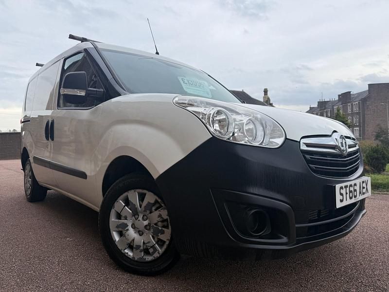 White Used 2016 Vauxhall Combo MPV | £3,995 (Fair price) - Image 1/4