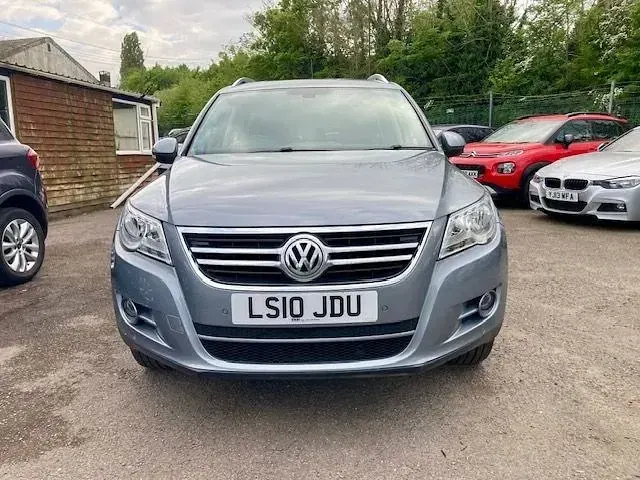 Usado VW Tiguan Sport 140 CV (102 kW) 2010 Gris SUV