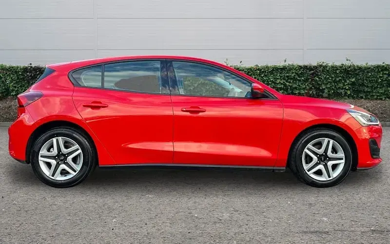 Używany Ford Focus Trend 125 KM (91 kW) 2022 Czerwony Hatchback