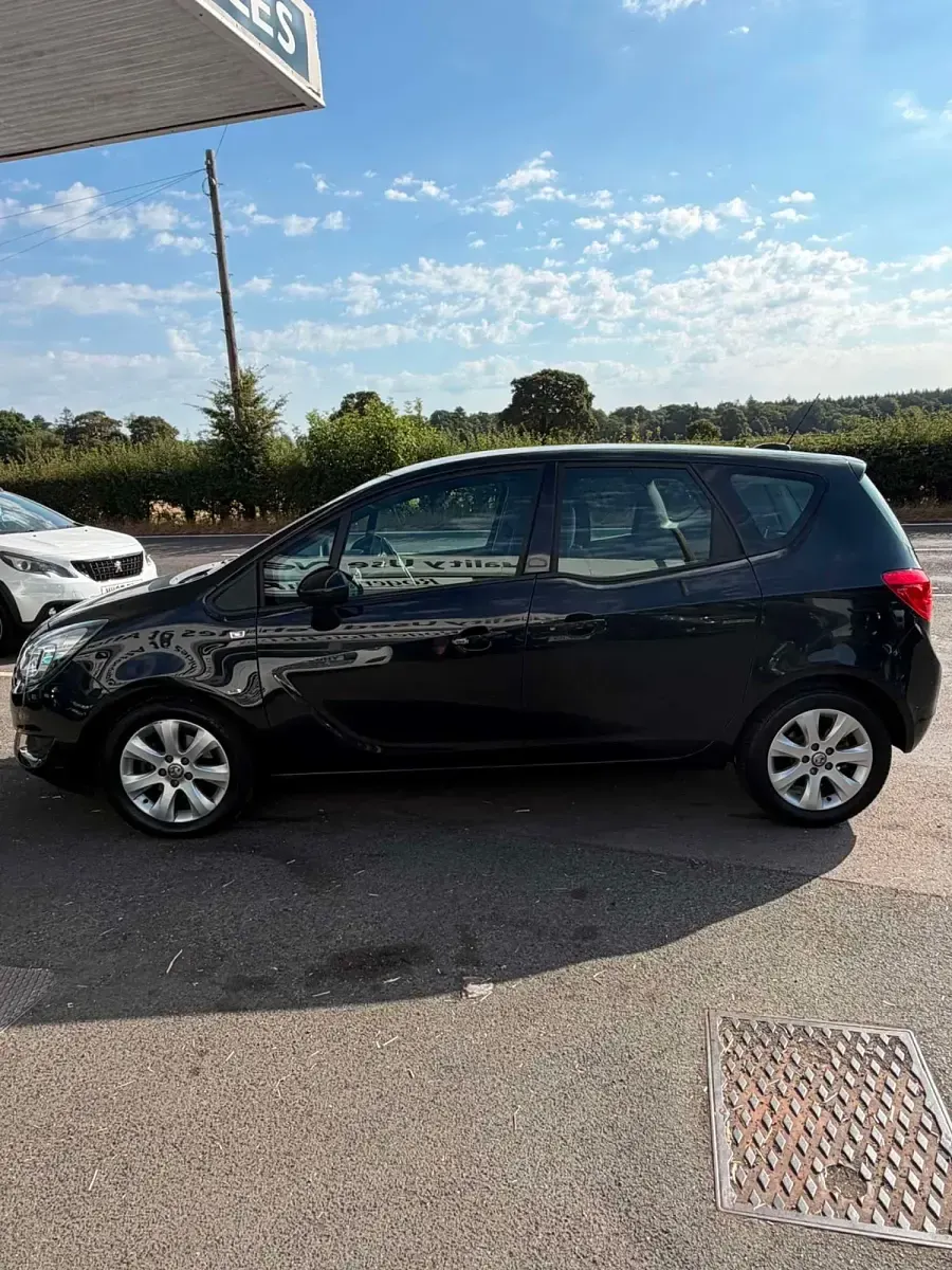 Used Vauxhall Meriva 98 HP (72 kW) 2017 Black MPV