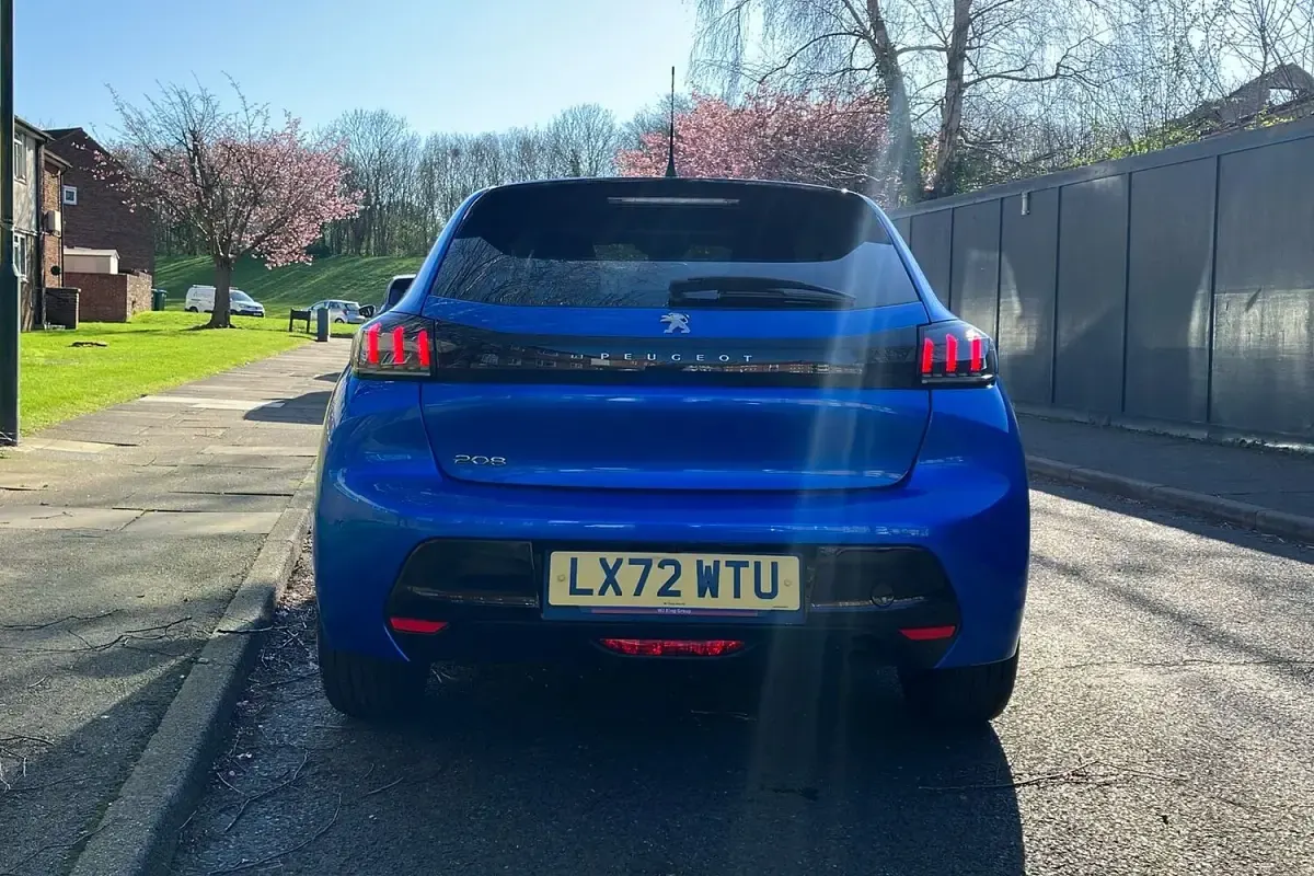 Used Peugeot 208 Allure+ 101 HP (74 kW) 2022 Blue Hatchback