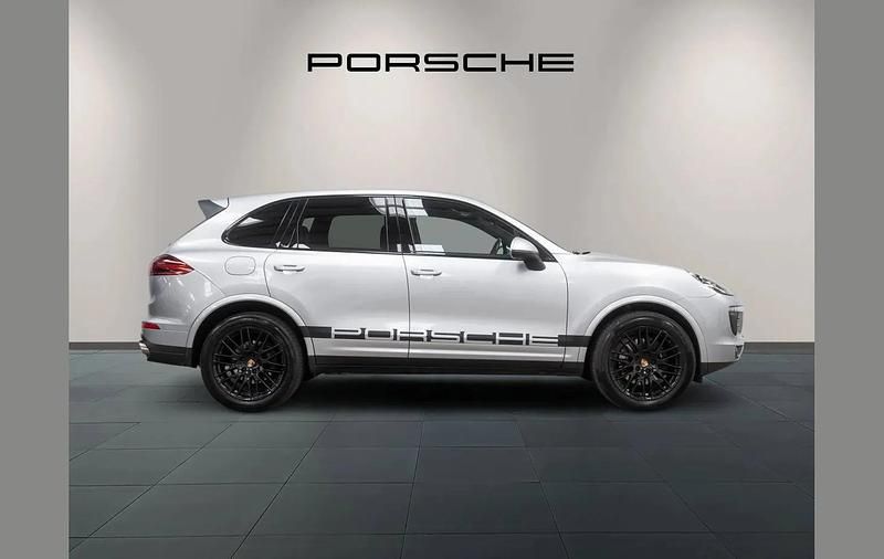 Used Porsche Cayenne Platinum Edition 258 HP (189 kW) 2017 Silver SUV
