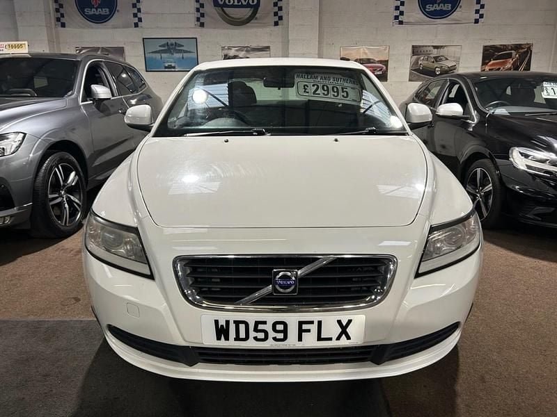 Used Volvo S40 2010 White Sedan