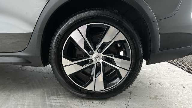 Used Volvo V60 CC 247 HP (181 kW) 2022 Estate