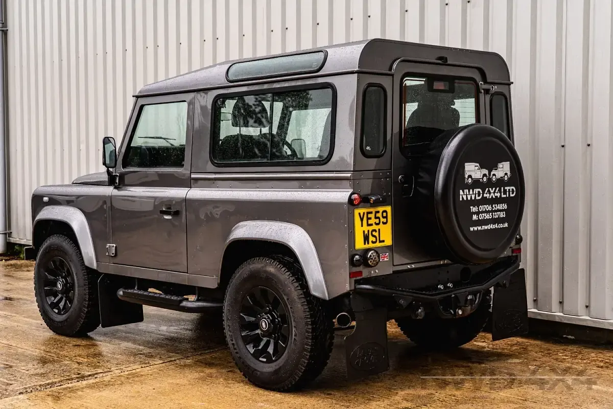 Used Land Rover Defender 122 HP (89 kW) 2009 Grey Estate
