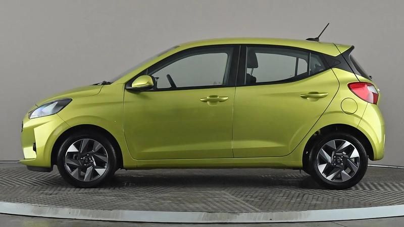 Used Hyundai i10 Advanced 63 HP (46 kW) 2024 Yellow Hatchback